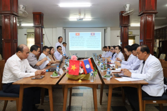 Attapeu and Quang Ngai Hospitals Discuss Medical Cooperation
